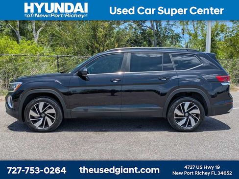 Used 2024 Volkswagen Atlas SE FWD image 2