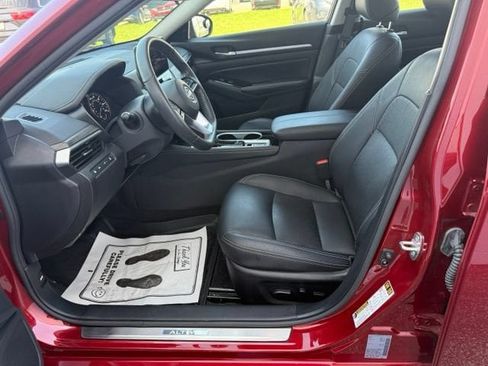 Used 2024 Nissan Altima 2.5 SL FWD image 22