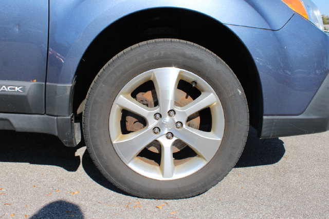 Used 2013 Subaru Outback 2.5i Limited w/ Moonroof Pkg AWD/4WD image 39