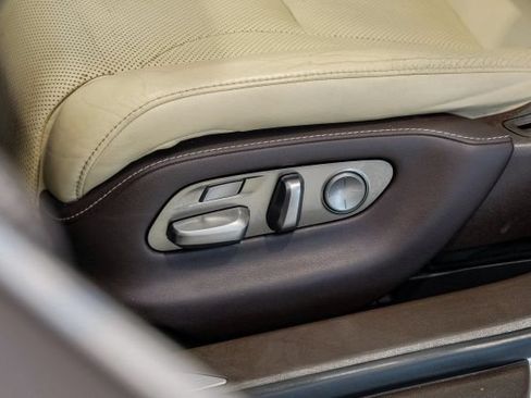 Used 2018 Lexus LS 500 w/ Accessory Package (Z1) RWD image 47