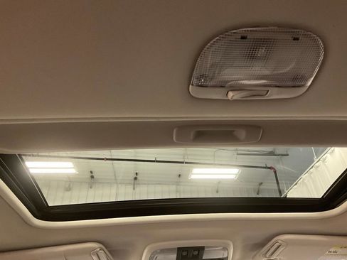 Used 2021 Subaru Crosstrek 2.5i Sport w/ Moonroof Package image 33