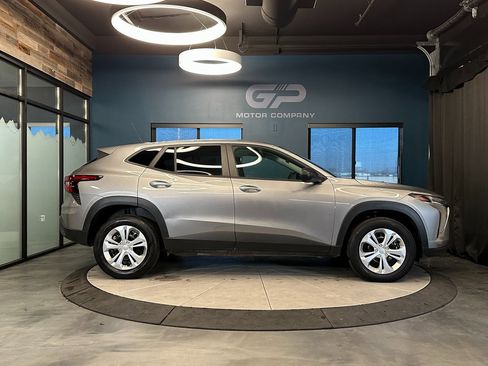 Used 2024 Chevrolet Trax LS w/ LPO, Blackout Package image 2