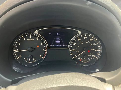 Used 2016 Nissan Altima 3.5 SL w/ 3.5 Technology Package FWD image 10