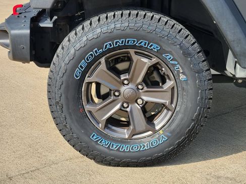 Used 2017 Jeep Wrangler Unlimited Rubicon AWD/4WD image 10