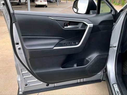 Used 2020 Toyota RAV4 XLE AWD/4WD image 24