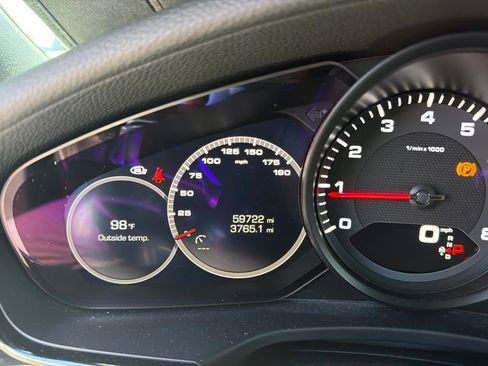 Used 2019 Porsche Panamera RWD image 7
