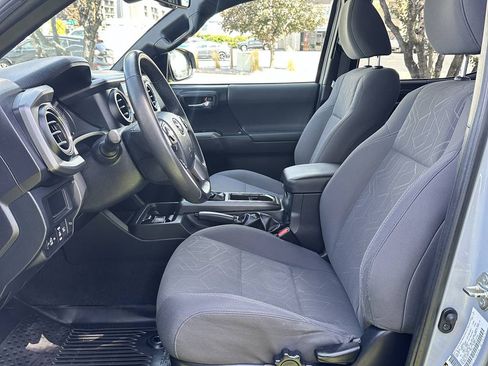 Used 2018 Toyota Tacoma TRD Sport AWD/4WD image 16