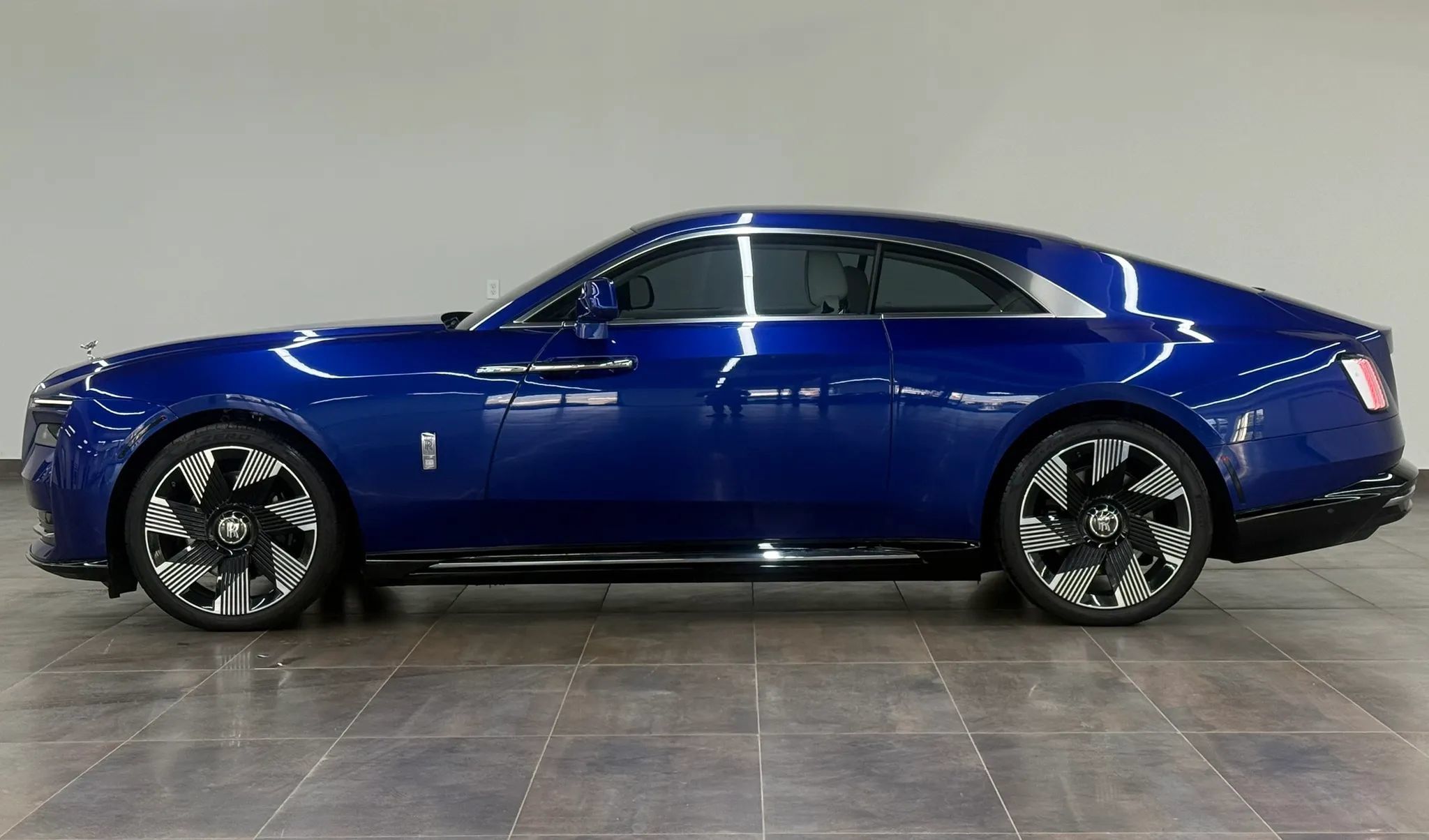 Used 2025 Rolls-Royce Spectre AWD/4WD image 4