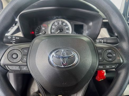 Used 2021 Toyota Corolla LE FWD image 16