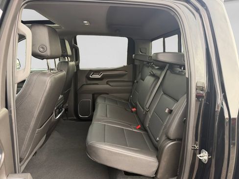 Used 2025 GMC Sierra 1500 SLT AWD/4WD image 15