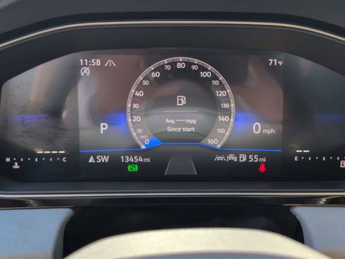 Used 2025 Volkswagen Jetta SE FWD image 19