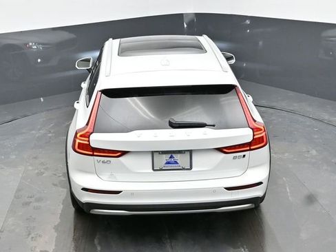 Certified 2025 Volvo V60 B5 Cross Country Plus image 12