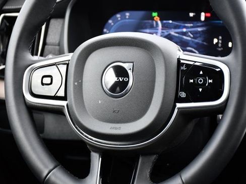 Certified 2025 Volvo XC90 B6 Plus image 18