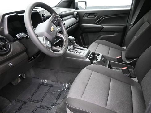 Used 2024 Chevrolet Colorado W/T image 11