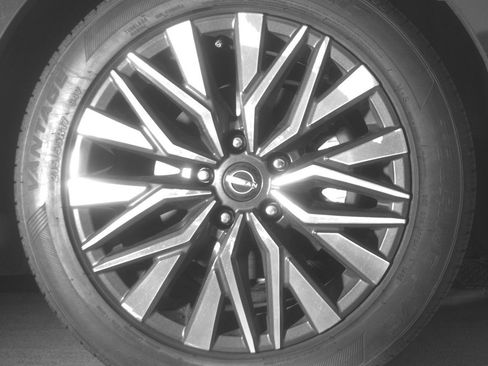 Used 2025 Nissan Altima 2.5 SV FWD image 13