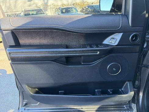 Used 2021 Ford Expedition Max Limited image 12