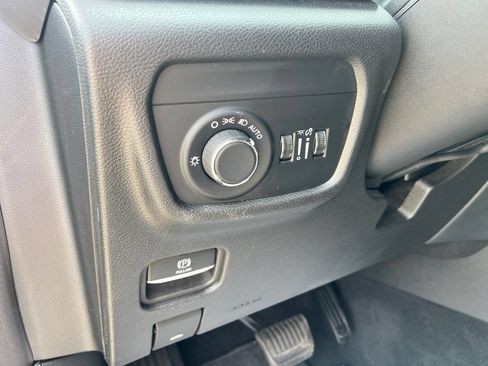 Used 2024 Jeep Grand Cherokee Altitude AWD/4WD image 17