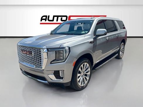 Used 2024 GMC Yukon XL Denali AWD/4WD image 3