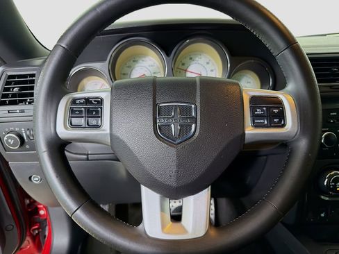 Used 2011 Dodge Challenger image 14