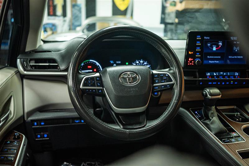 Used 2023 Toyota Sienna XLE AWD/4WD image 16