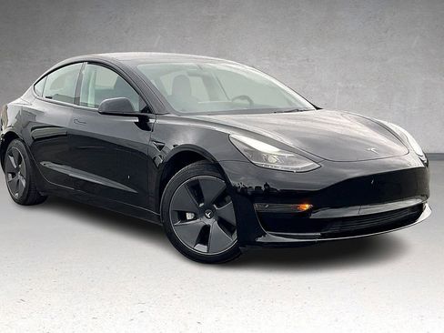 Used 2023 Tesla Model 3 Standard Range image 2