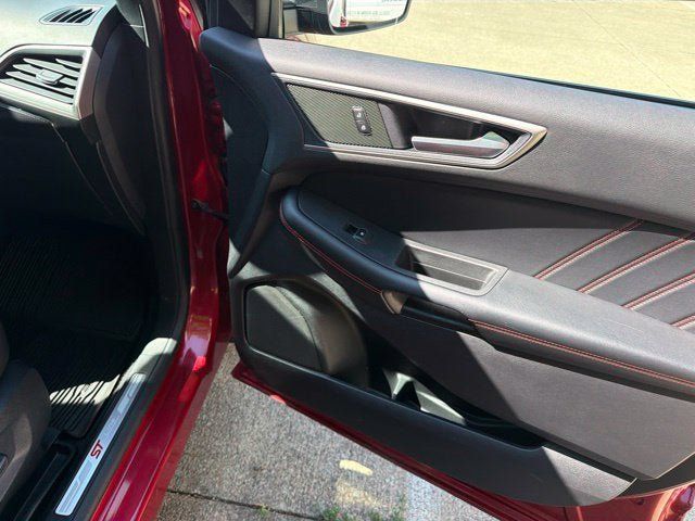 Used 2021 Ford Edge ST-Line AWD/4WD image 27