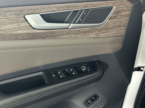 Used 2025 Volkswagen Atlas SEL image 13