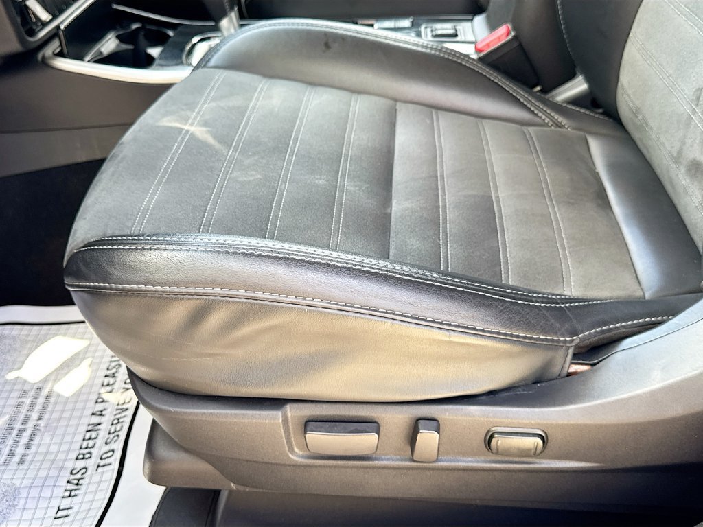 Used 2020 Mitsubishi Outlander SE FWD image 19