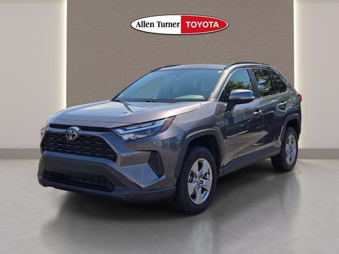 Used 2025 Toyota RAV4 XLE FWD image 3