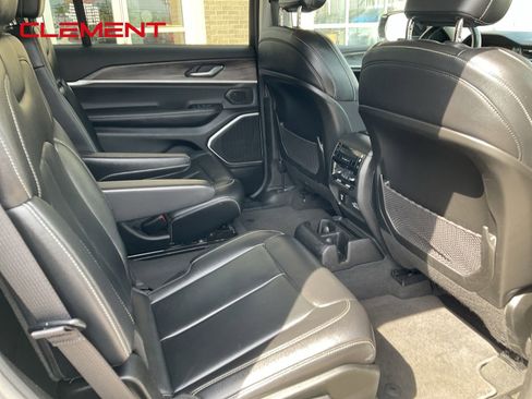 Used 2022 Jeep Grand Cherokee L Limited AWD/4WD image 38