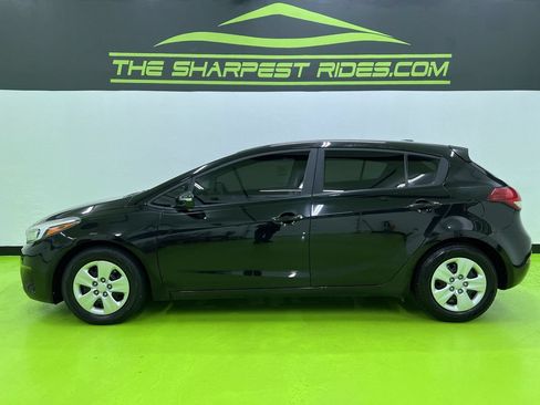 Used 2017 Kia Forte LX FWD image 6