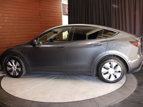 Used 2023 Tesla Model Y Long Range image 48