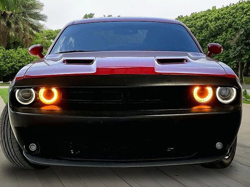 Used 2018 Dodge Challenger SXT w/ Blacktop Package RWD image 2