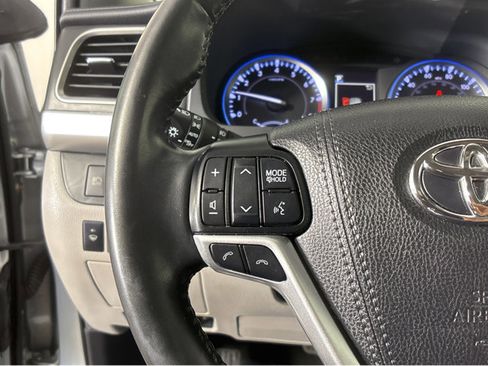 Used 2019 Toyota Highlander XLE image 27