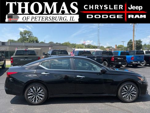 Used 2025 Nissan Altima 2.5 SV FWD image 8