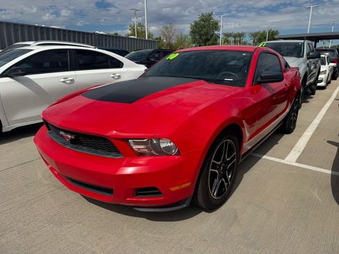 Used 2010 Ford Mustang Coupe RWD image 2