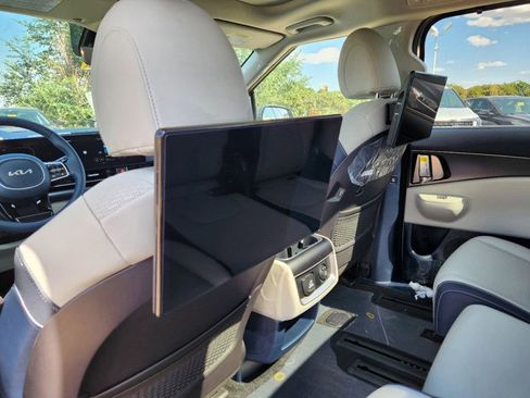 Used 2025 Kia Carnival SX Prestige FWD image 14