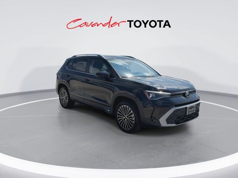 Used 2026 Volkswagen Taos SE FWD image 2