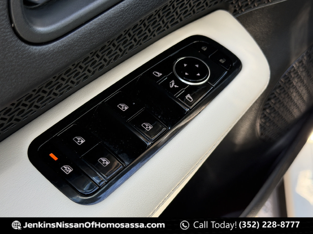 Used 2024 Nissan Ariya FWD image 29