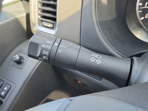 Used 2022 Nissan Frontier SV image 28