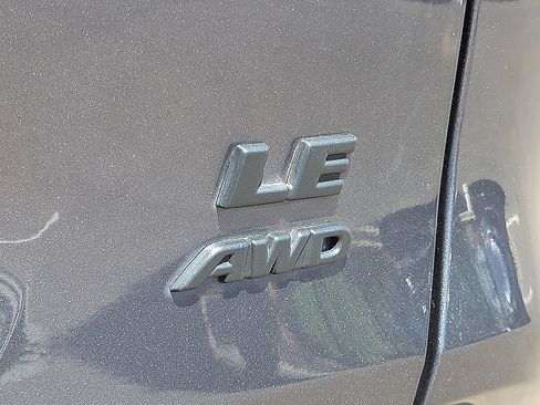Used 2022 Toyota RAV4 LE AWD/4WD image 7