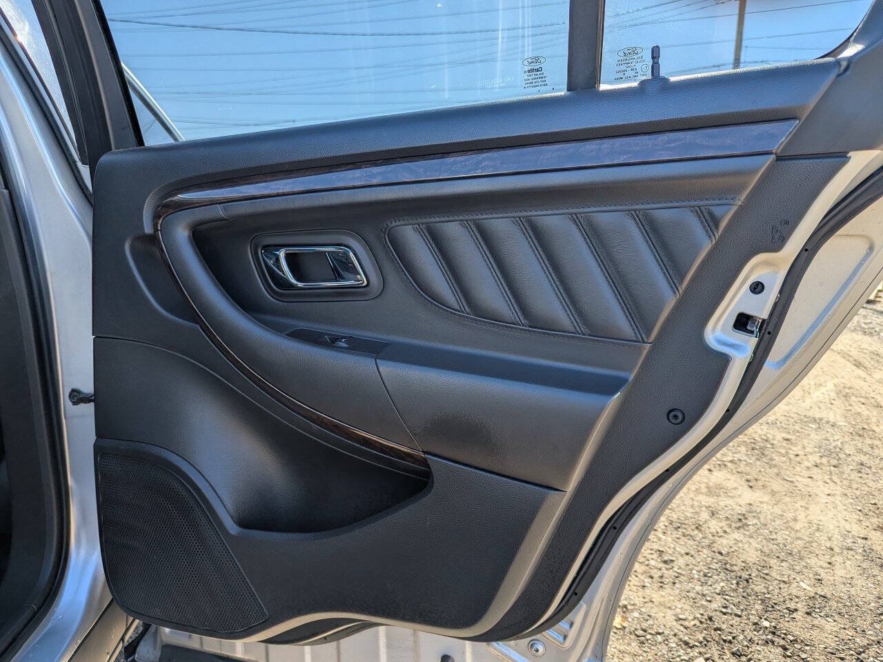 Used 2018 Ford Taurus Limited AWD/4WD image 17