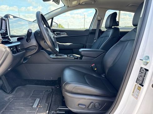 Used 2025 Kia Sportage EX FWD image 6