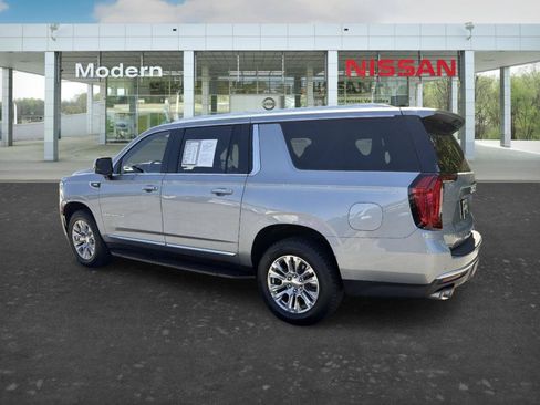 Used 2024 GMC Yukon XL Denali AWD/4WD image 3