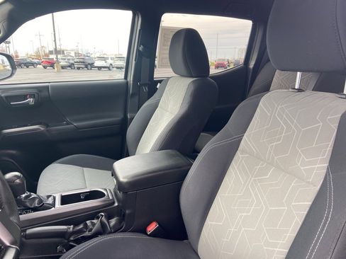 Used 2021 Toyota Tacoma TRD Sport image 10