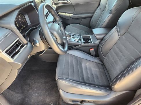 Used 2024 Mitsubishi Outlander SE image 14