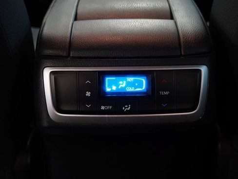 Used 2019 Toyota Highlander LE AWD/4WD image 29