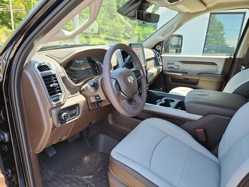Used 2026 RAM 2500 Laramie AWD/4WD image 13