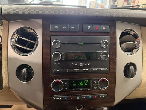 Used 2014 Ford Expedition EL XLT w/ Equipment Group 202A image 32