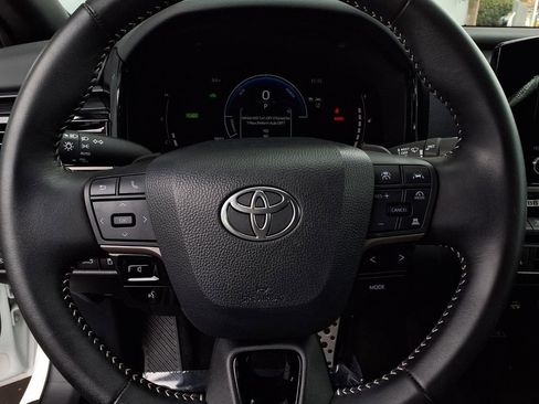 Used 2026 Toyota Camry SE AWD/4WD image 13